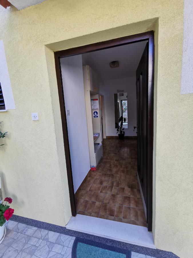 Apartment Ljiljana *