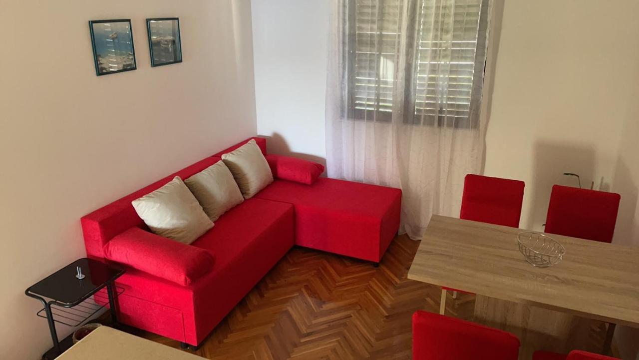 Apartment Ljiljana *