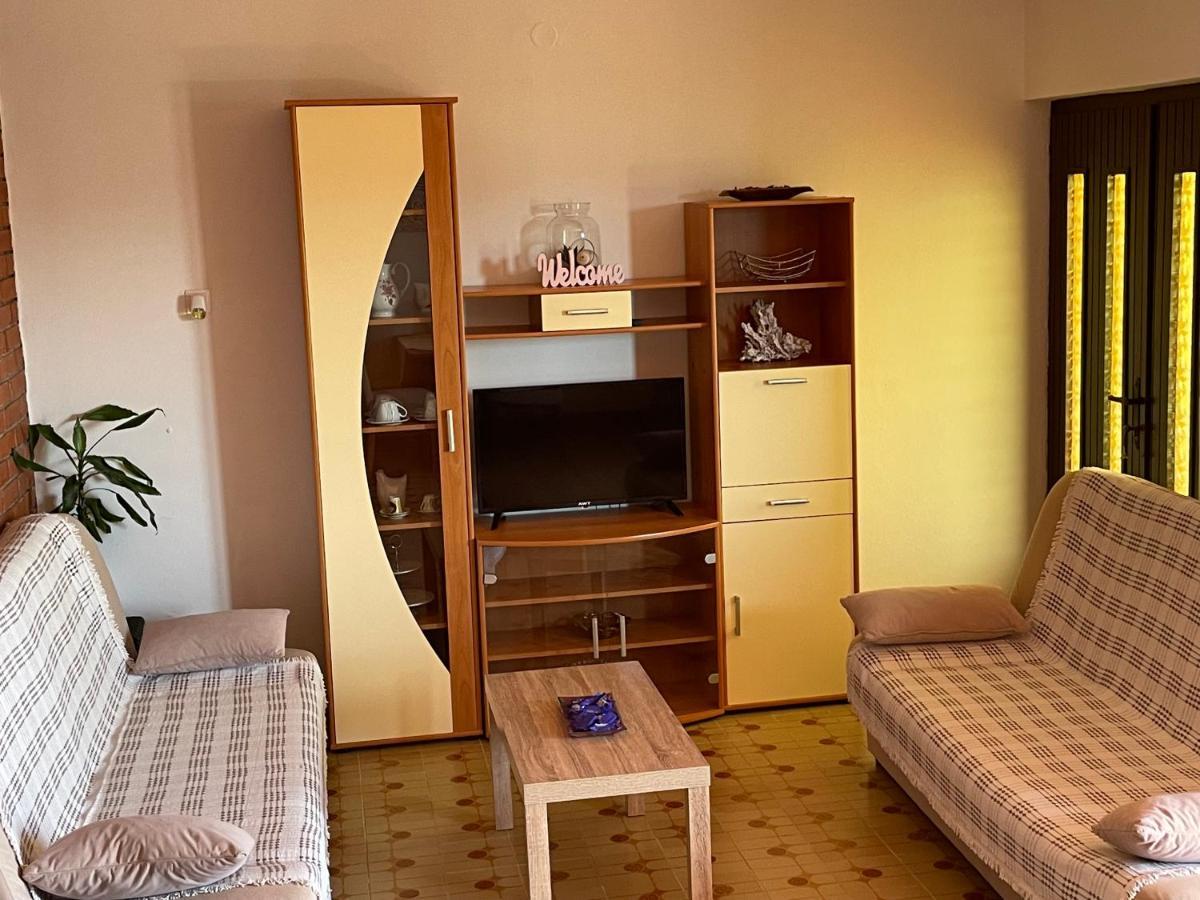 Apartment Ljiljana *